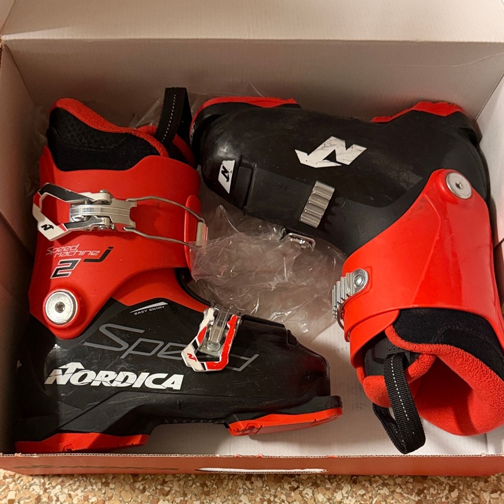 Nordica Speedmachine J 2 Kids Ski Boots – Mondo 20.5 (Kids 2–2.5) – Black/Red
